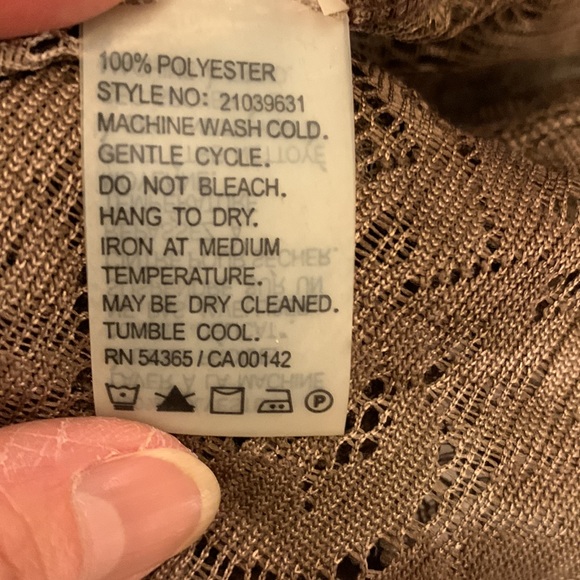 BIANCA NYGARD ombré  lace top 
floral motif or can be worn closed like a Wrap - Picture 6 of 10